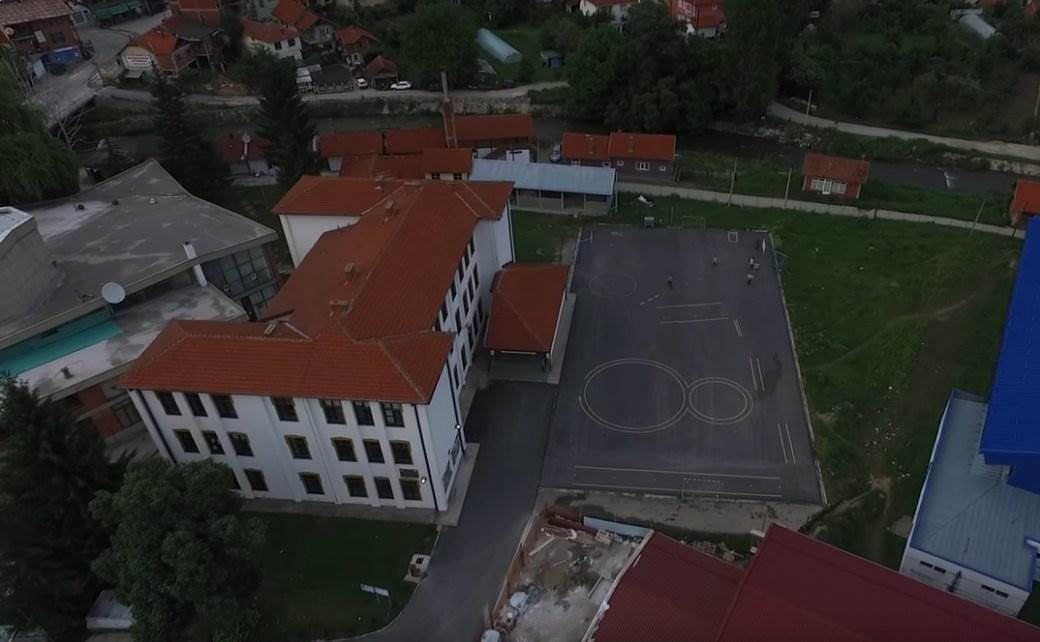  nastavnik vjerio ucenicu 