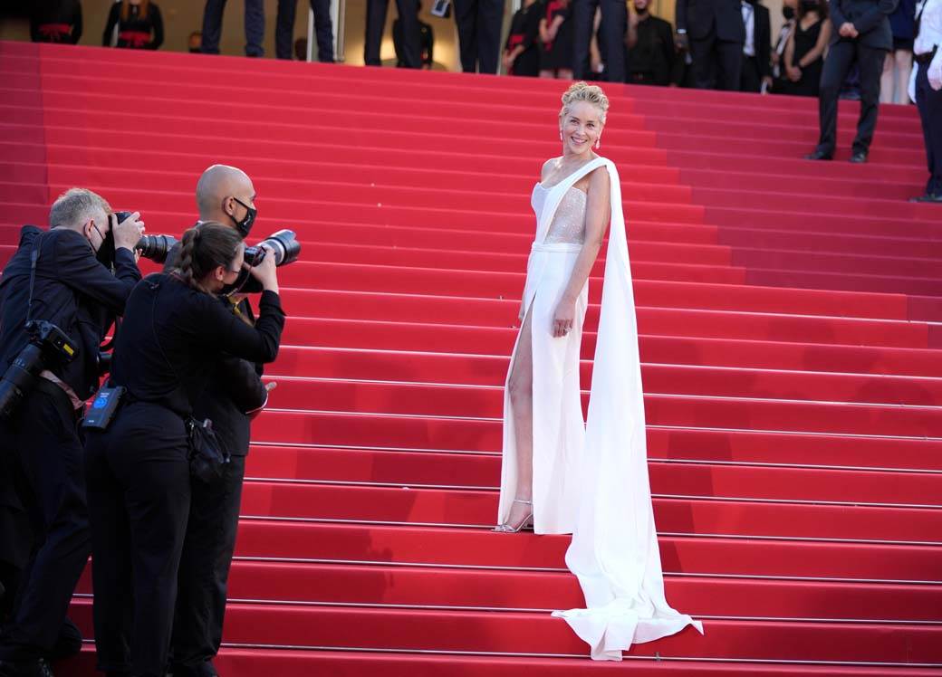  seron stoun crveni tepih kan 