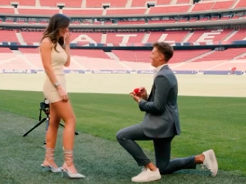  ljorente zaprosio djevojku na stadionu 