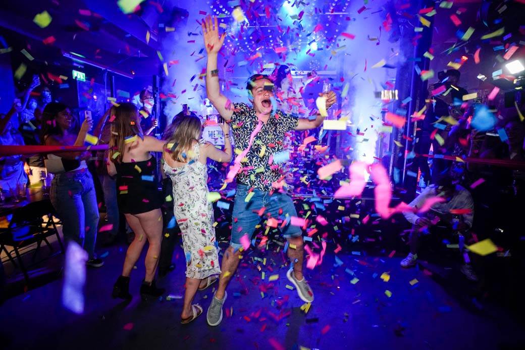  velika britanija korona virus 