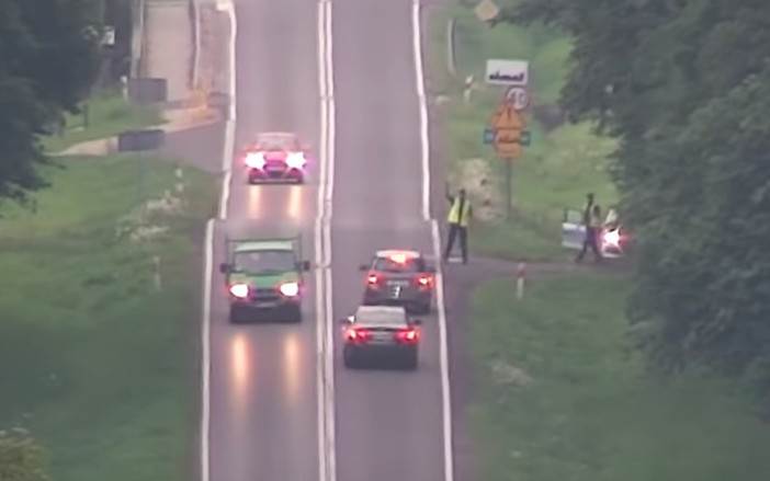  dron snima bahate vozace 