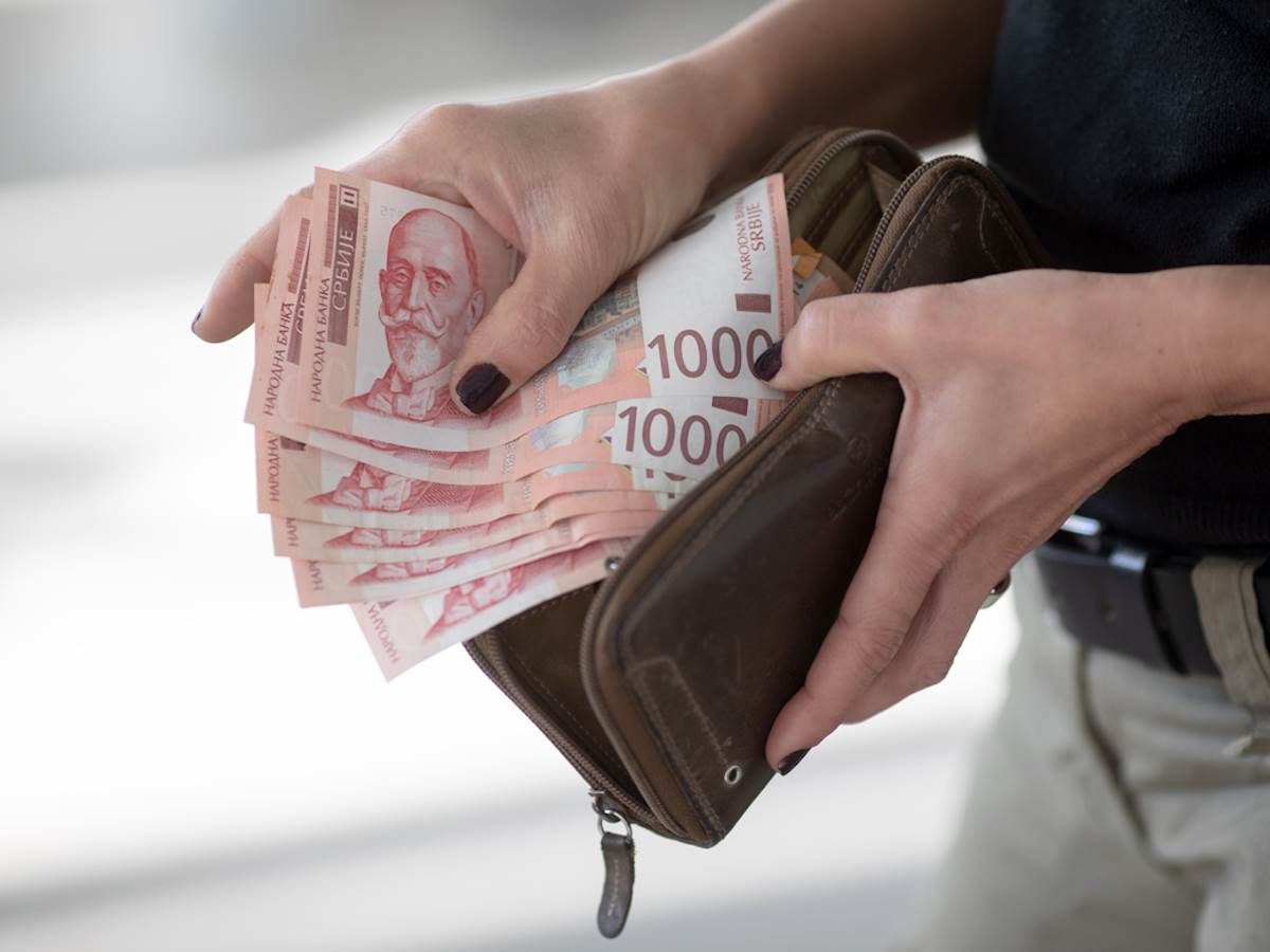  NIKADA NEMOJTE DA POZAJMLJUJETE NOVAC KAD JE MESEC U OPADANJU: 3 stvari sigurno teraju pare, a 1 obavezno uradite 