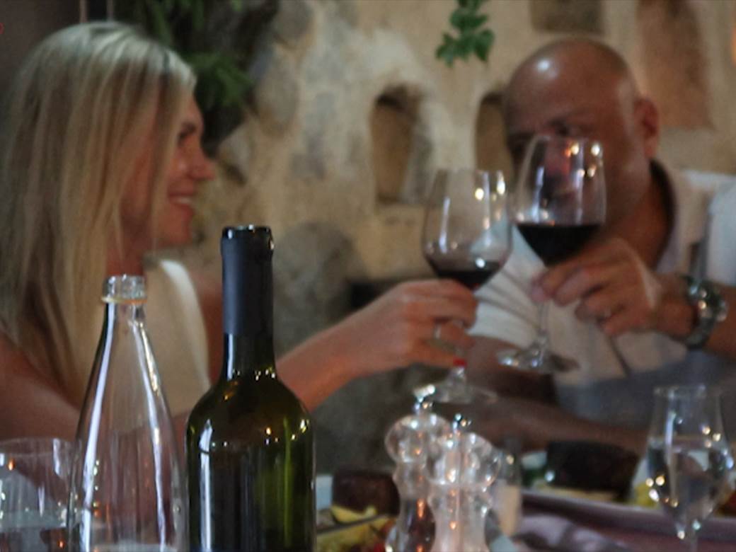  vino nazdravljanje slika 