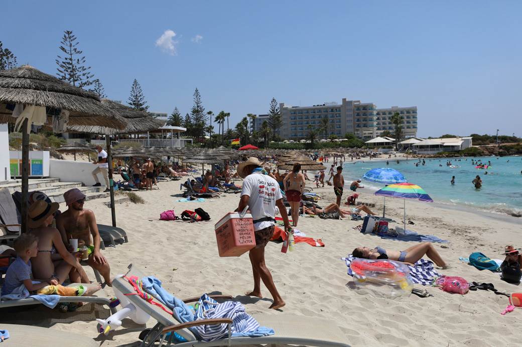  prodaja krofni na plazi 