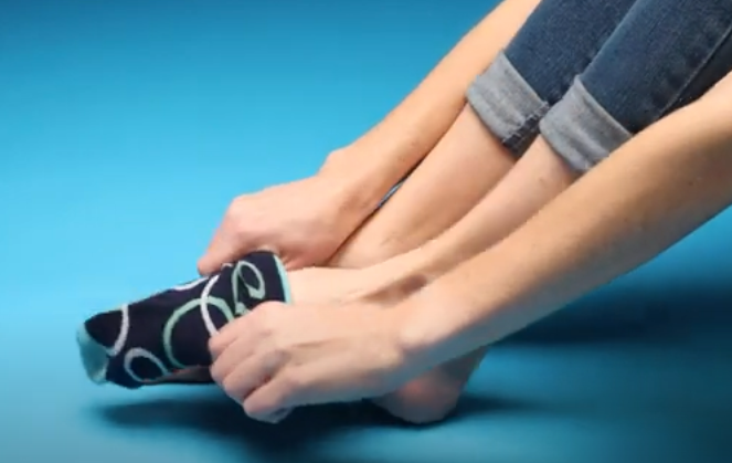  nacin na koji navlacite carape otkriva da li ste bolesni 