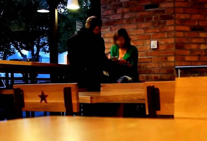  spopadao konobaricu u kaficu 