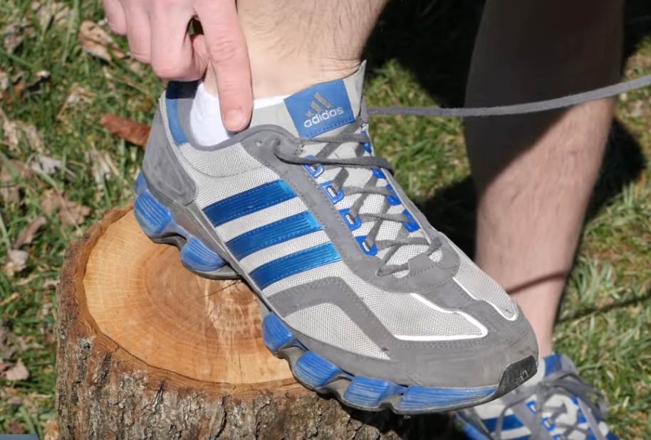   čemu služe poslednje rupice na patikama 