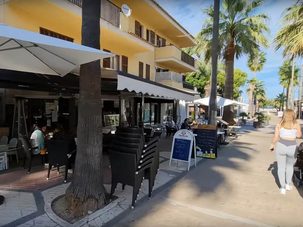  konobar izbo nozem turistu 