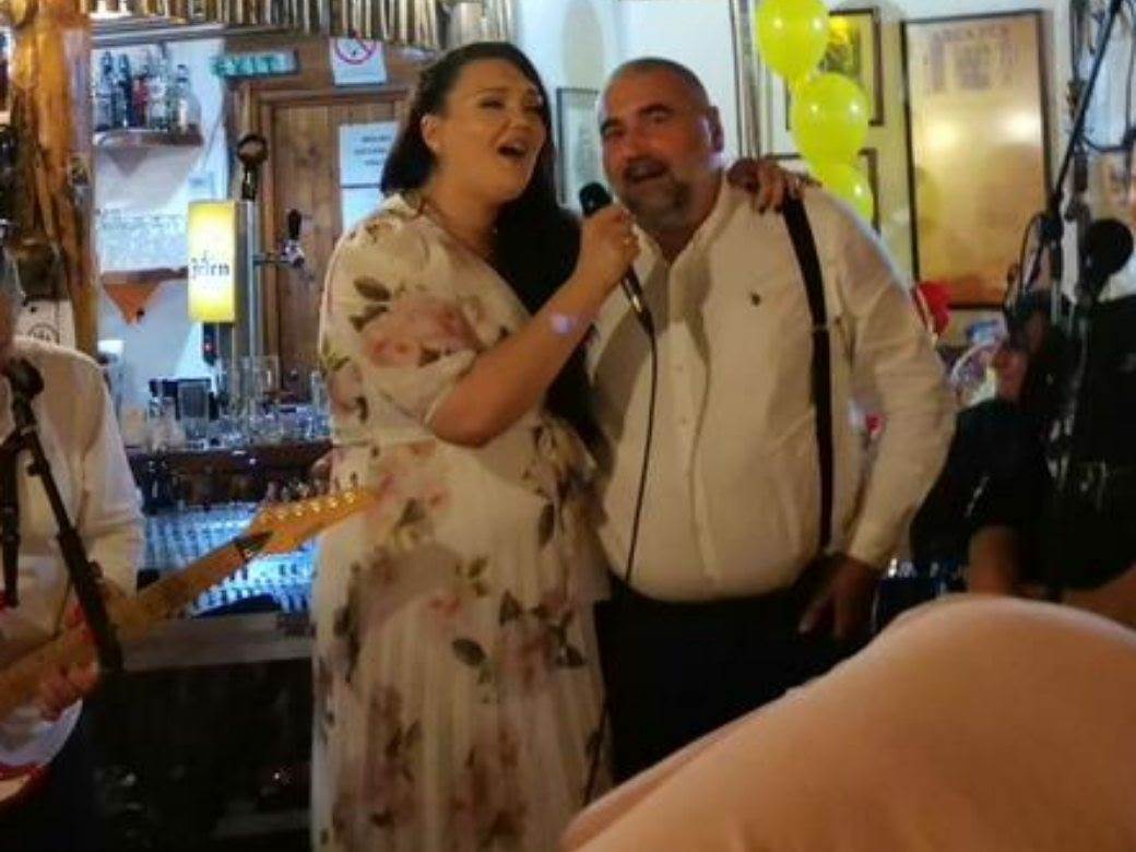  miki djuricic i supruga uzeli mikrofon 