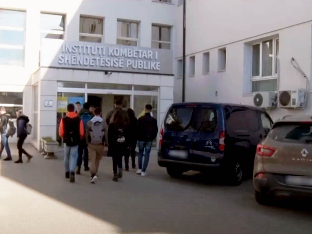  muskarcu izvadili telefon iz stomaka 