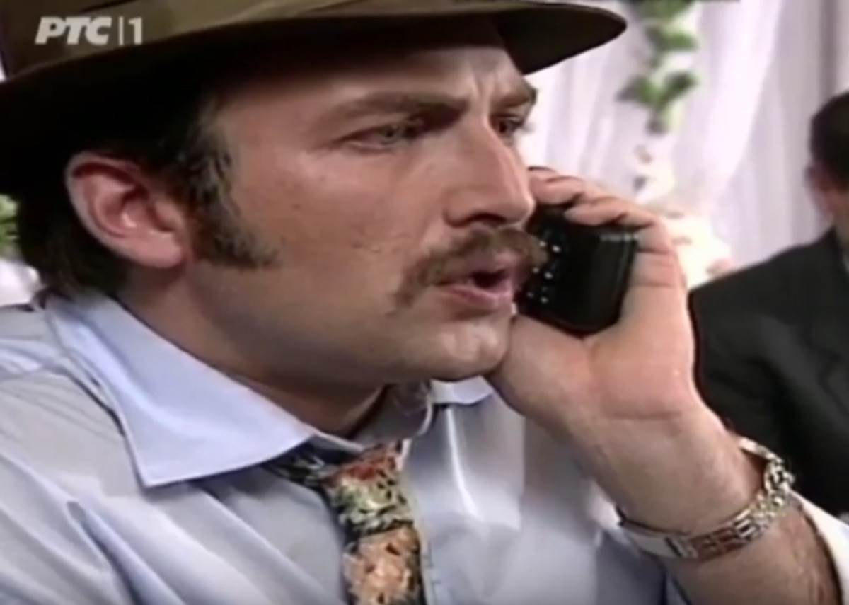  Glumac Predrag Smiljković oduševio je Srbiju ulogom Tike Špica u popularnoj seriji "Porodično blago" 