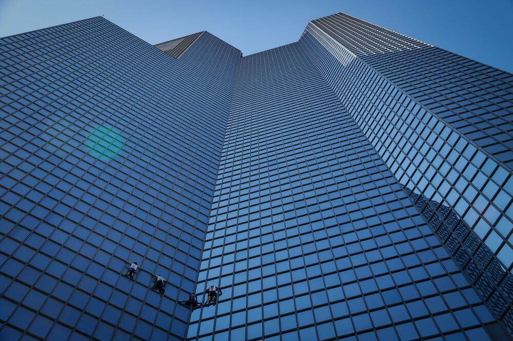  Alen Rober spajdermen penje se protiv korona mjera 