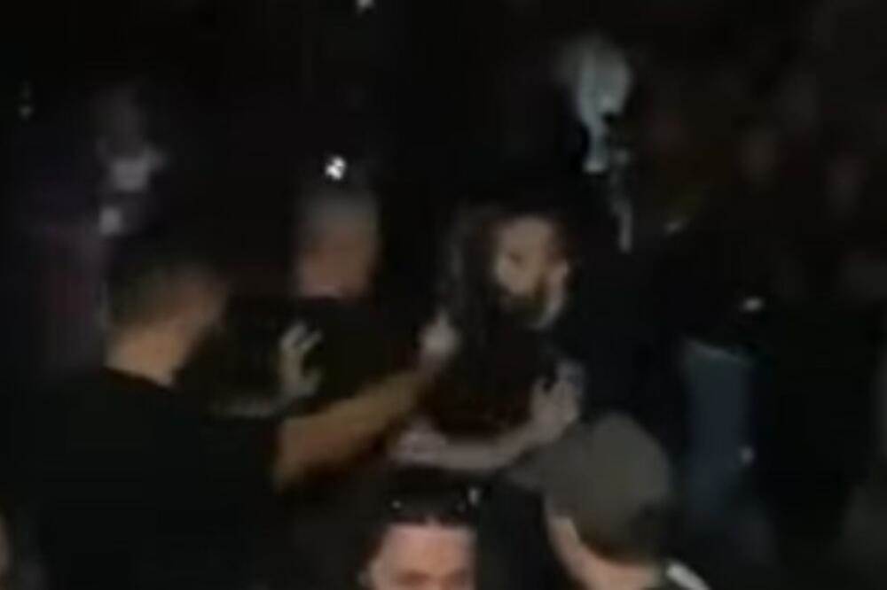  četnici se potukli na izložbi 