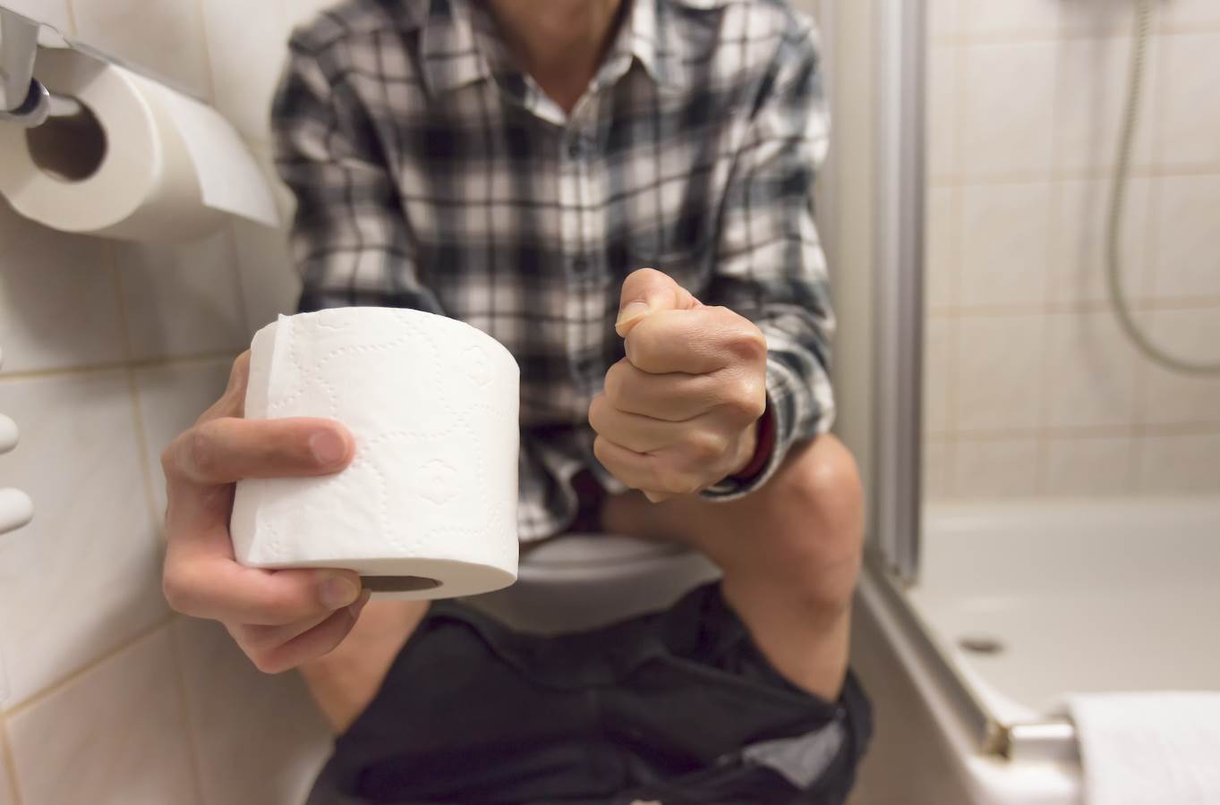 STALNO IDETE U WC, ALI IMATE OSEĆAJ DA NISTE SVE "IZBACILI"? Ako osećate i bol u jednoj polovini stomaka, nije dobro! 