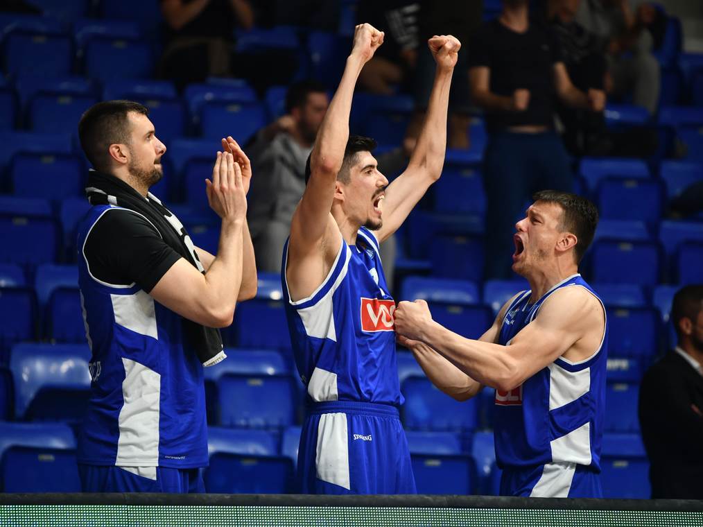  varvari skandirali danilu nikolicu 