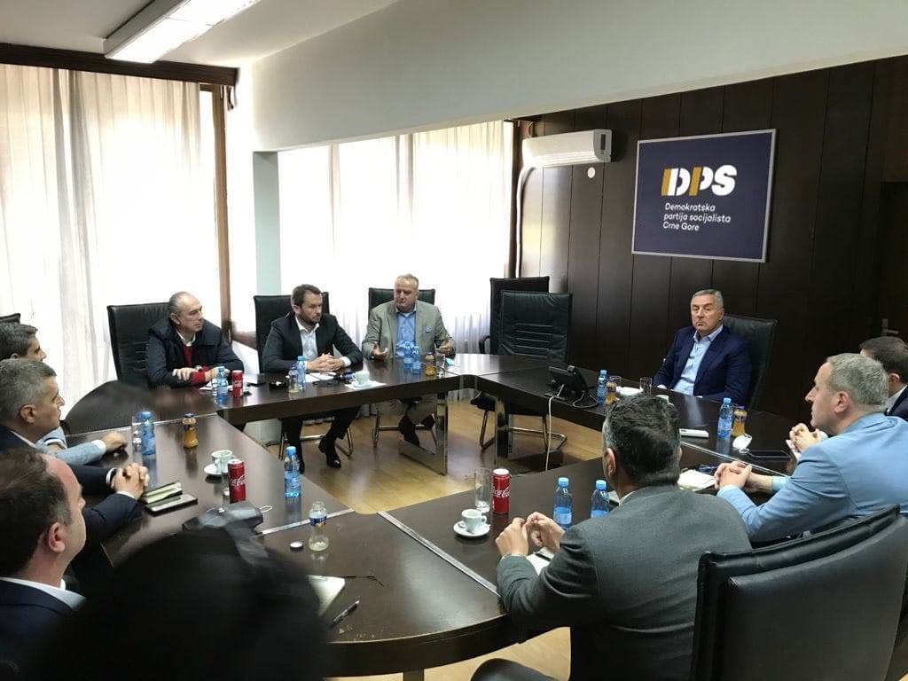  opozicija trazi vanredne izbore 