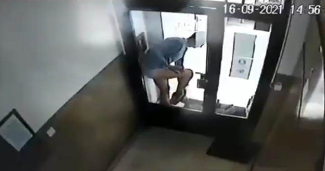  vrsio nuzdu ispred zgrade u novom sadu 