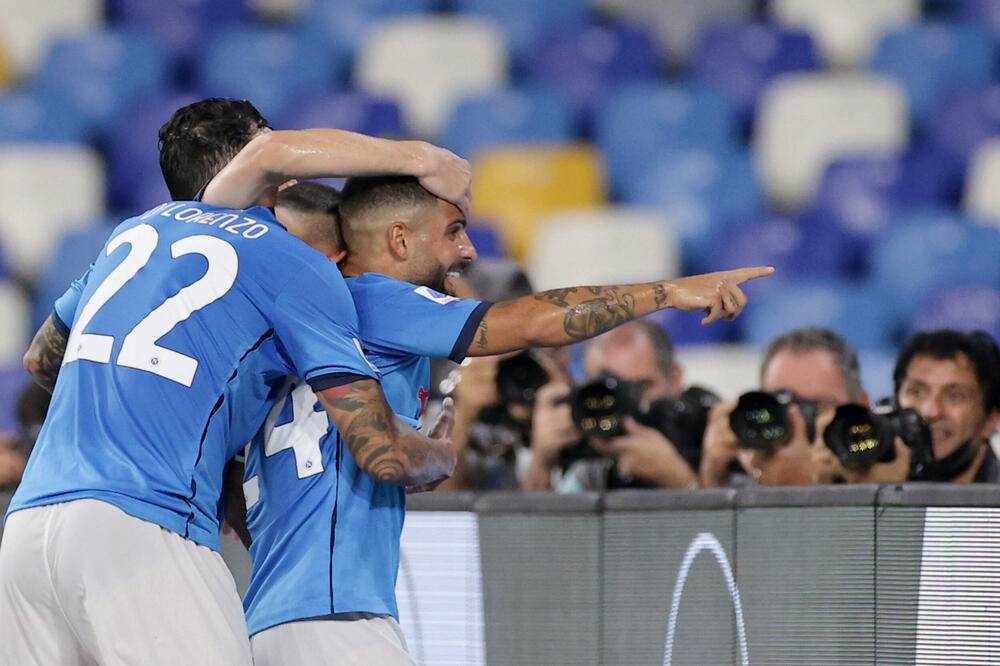  napoli pobijedii kaljari 