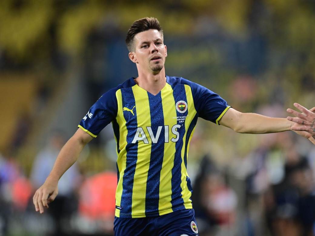  fenerbahce uplatio novac za fudbalera salonu automobila 