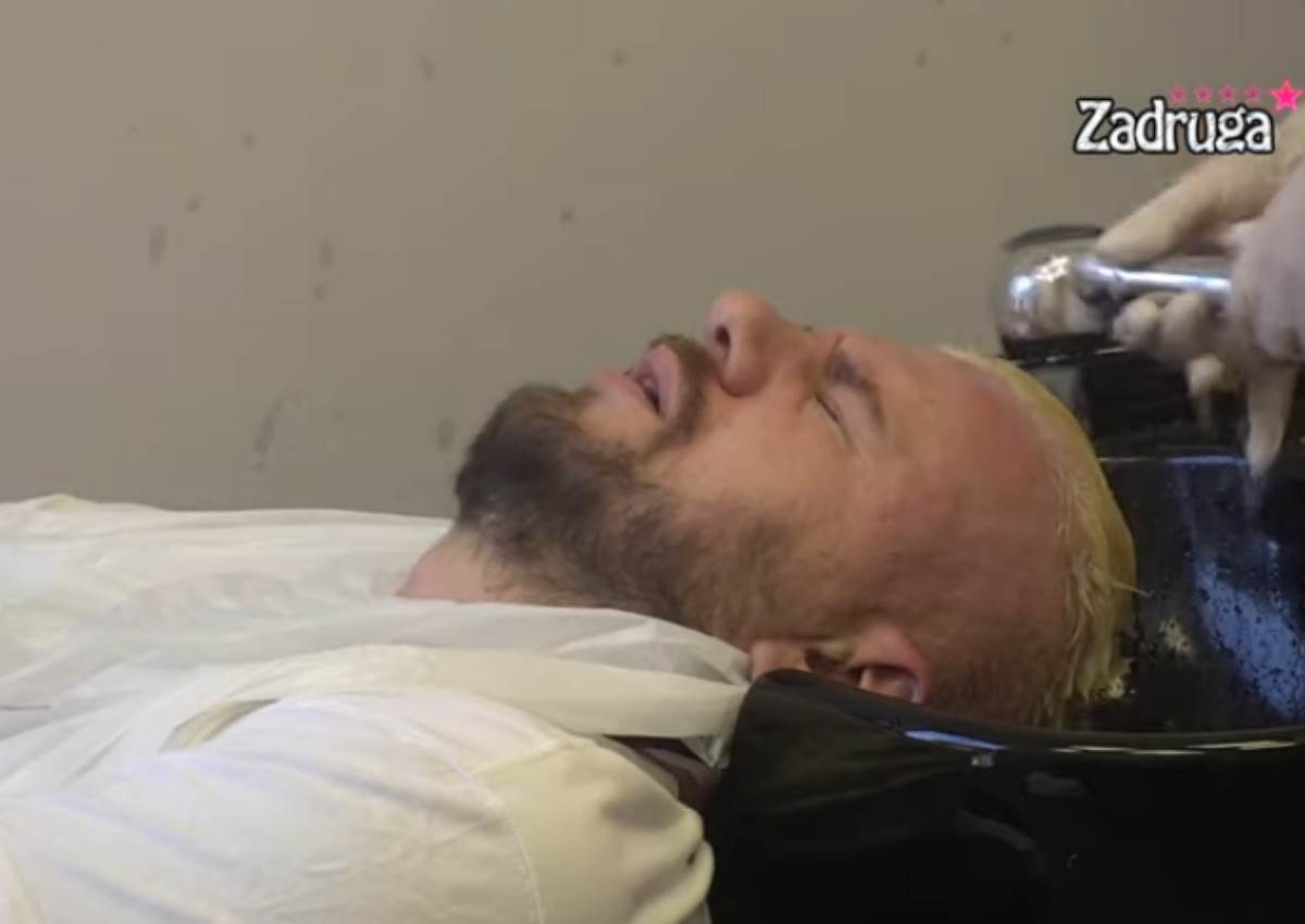  janjus ofarbao kosu u plavo 