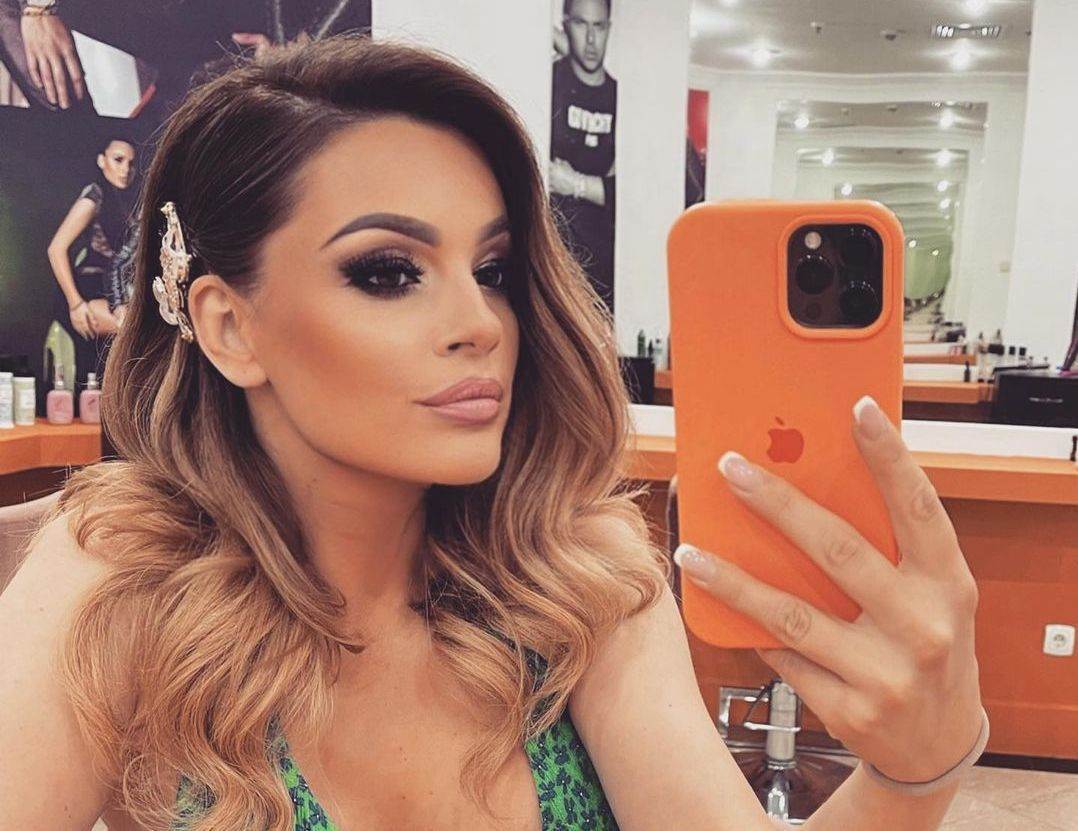  mikrofon zamenila novim biznisom  