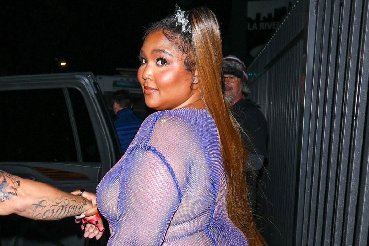  Melisa Vivijan Džeferson Lizo gola u providnoj haljini 