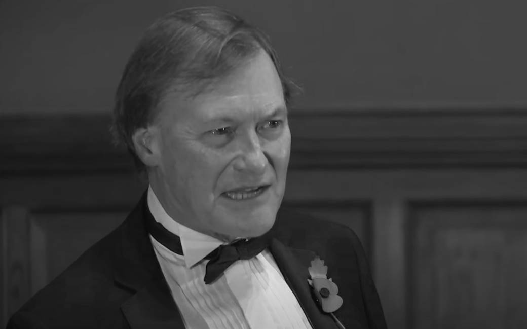  poslanik Ser Dejvid Ejms izboden nozem 