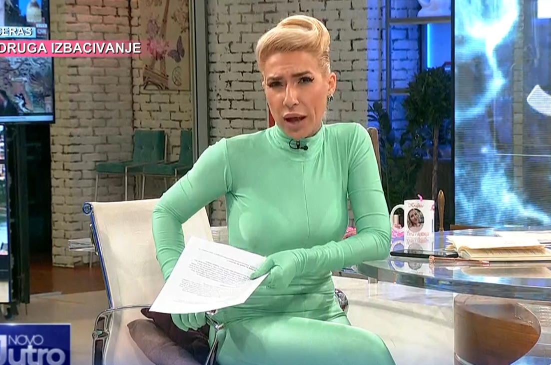  jovana jeremic u teretani 