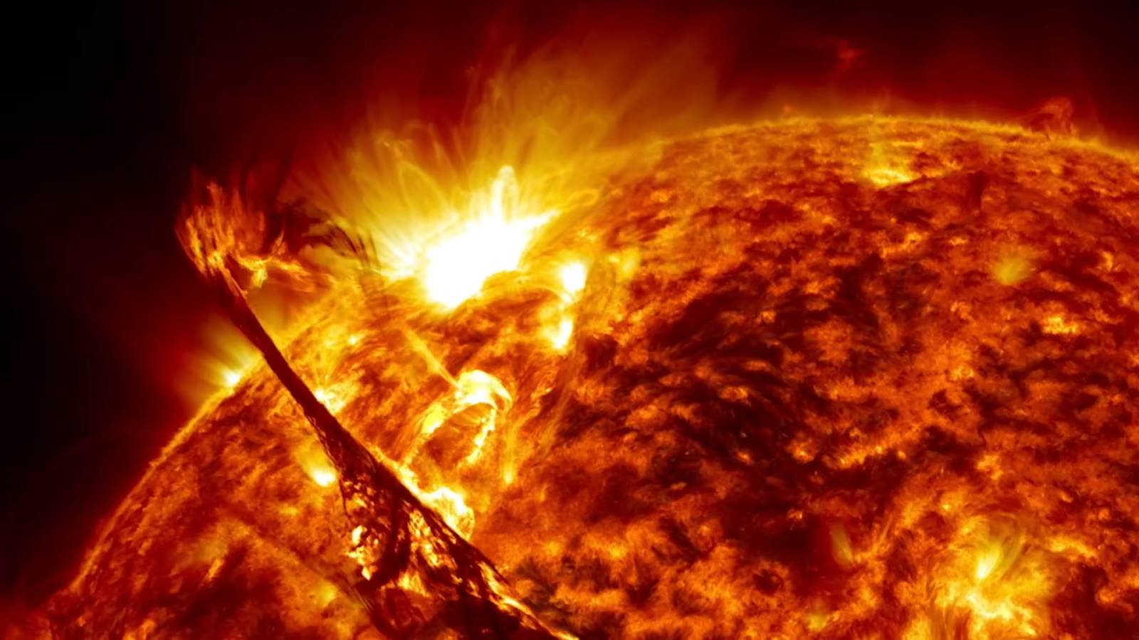  Snažna solarna oluja pogodila Zemlju iz nepoznatog izvora 