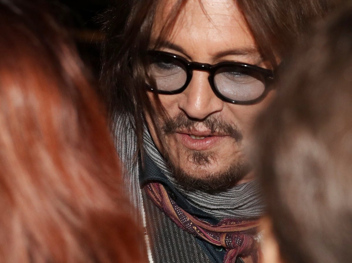  pocinje sudjenje dzoniju depu protiv bivse zene  