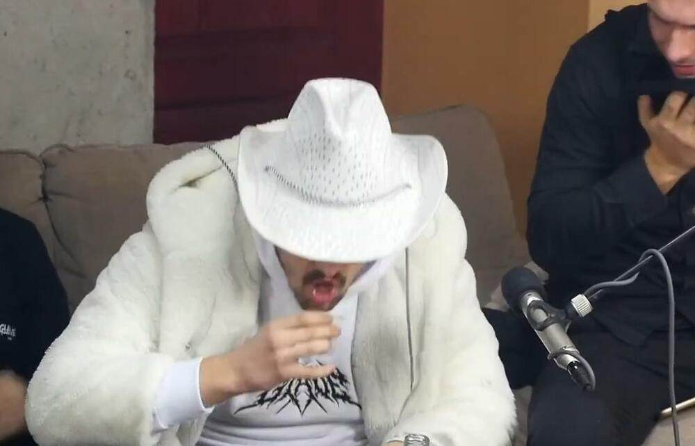  voditelji popili menstruaciju 