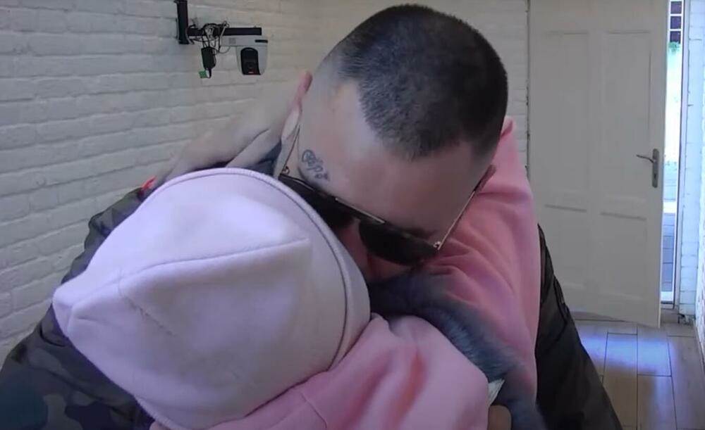  dalila i filip se grle i ljube pred svima 