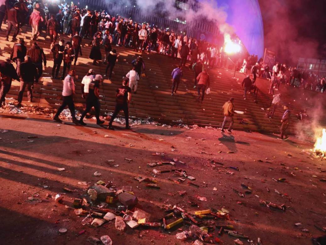  Olimpik Marsej i PSŽ navijac jurio mesija 