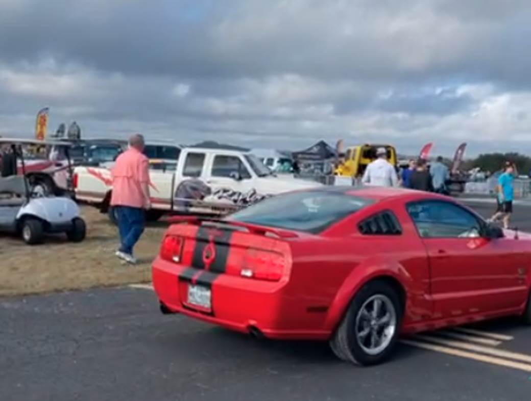  vozac izletio sa staze u teksasu 