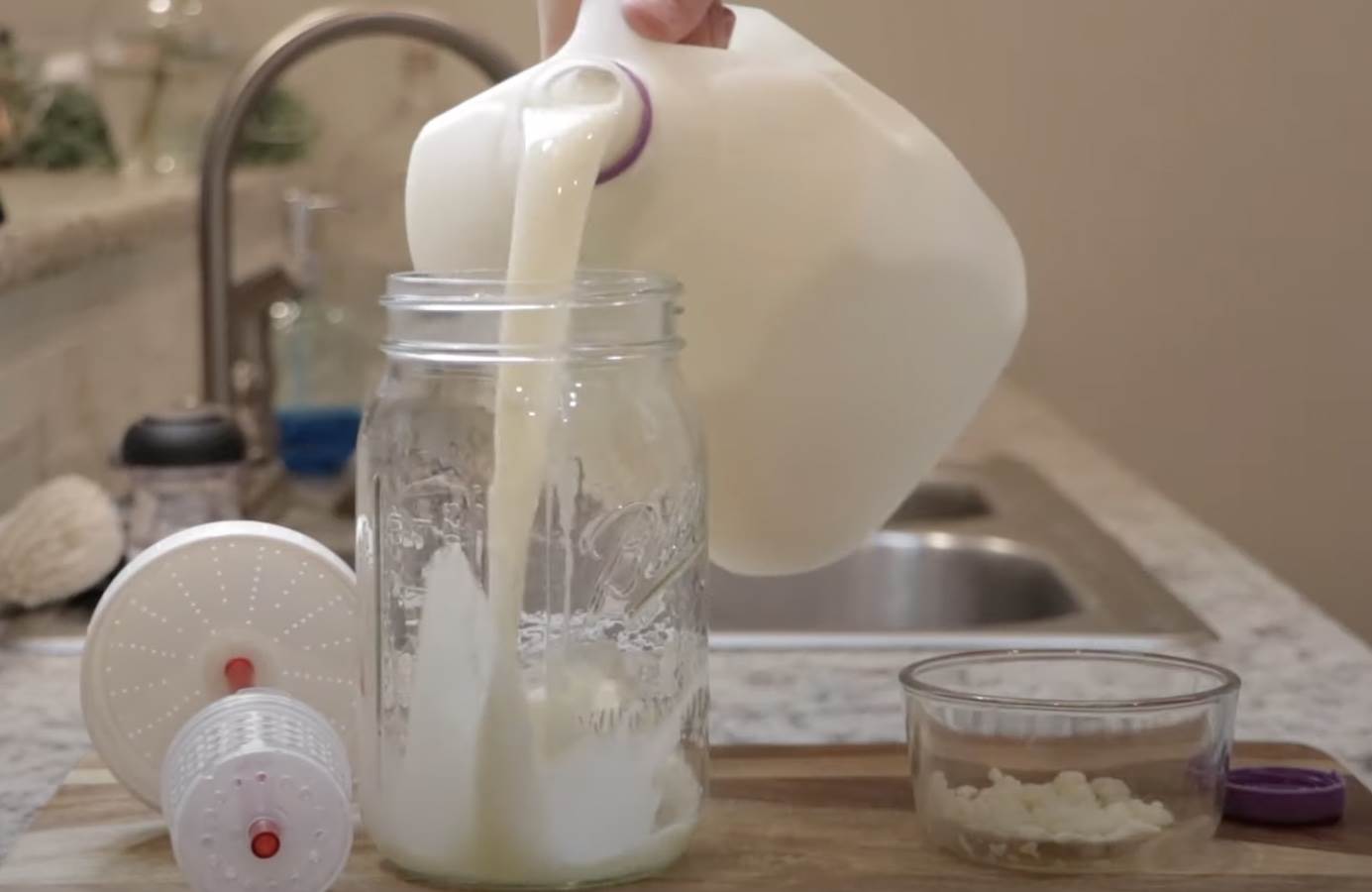  Da li znate koji mliječni proizvod ima mnogo više probiotika od jogurta 