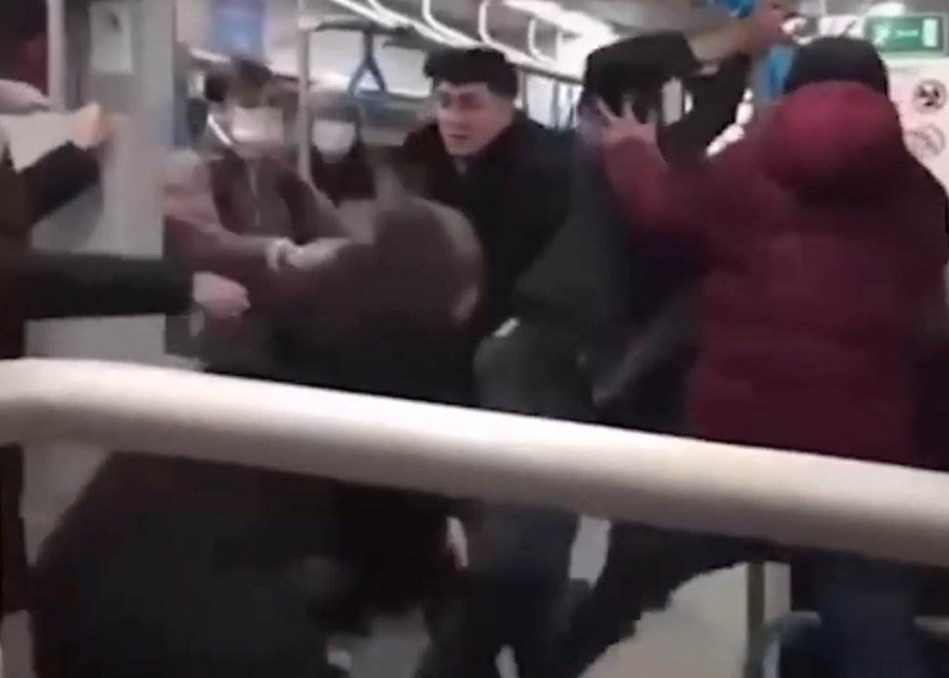  rusi pretukli turiste u metrou 