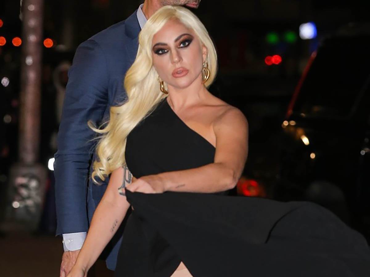  Lady Gaga vjetar oduvao haljinu 
