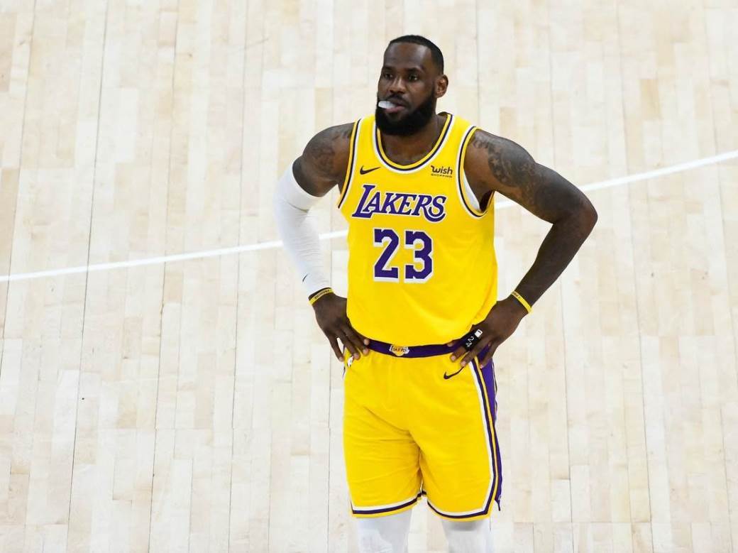  Lebron-Dzejms-trazio-broj-telefona-Ajzeje-Stjuarta-posle-udarca-o-tuce 
