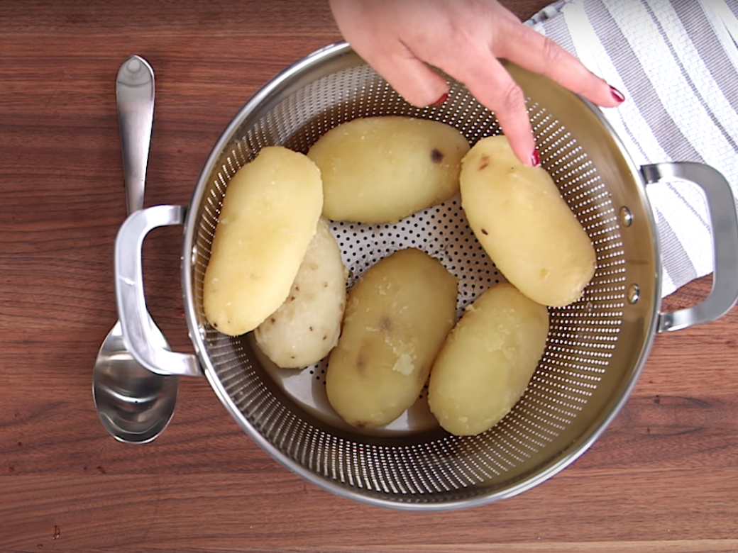 bareni krompir u cediljci 