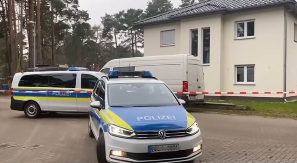  Muškarac se sa svojim djetetom zabarikadirao u kući u Njemačkoj i prijeti da će dići kuću u vazduh 