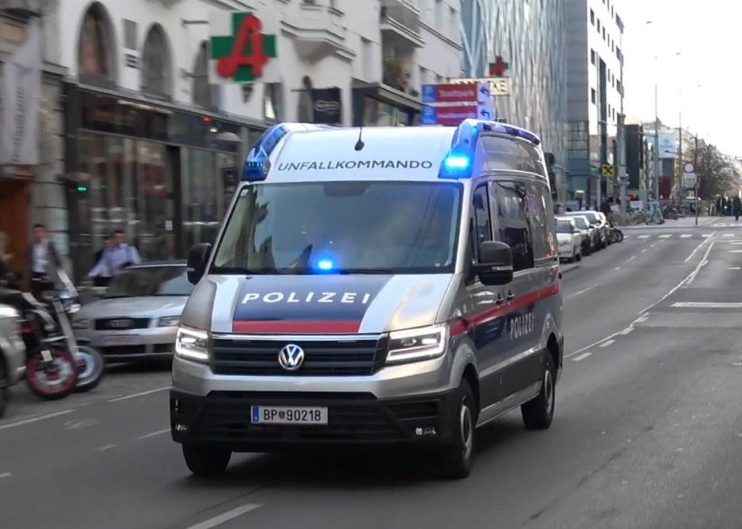  Muškarca u Beču napalo je 10 osoba koje su ga sjekle mačetama 