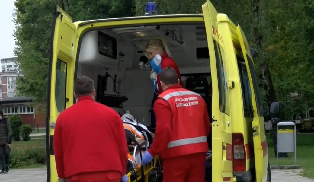  Zbog TikTok izazova tinejdžerki u Australiji slomiljen je vrat. 