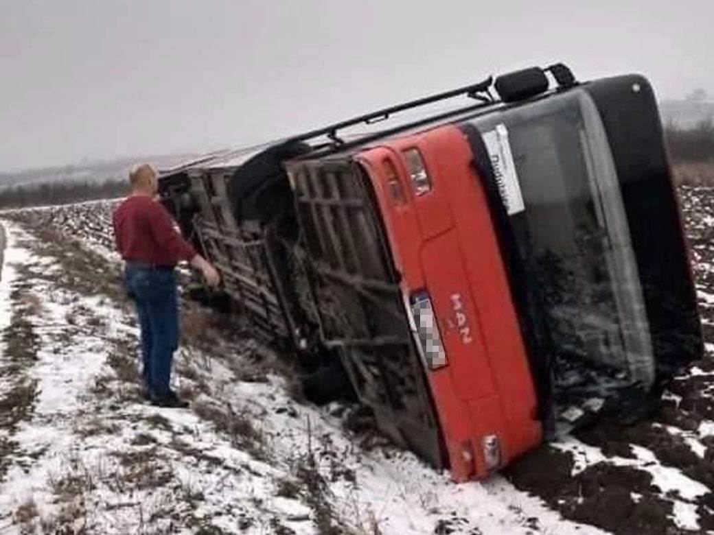  prevrnuo se autobus nis ekspresa 