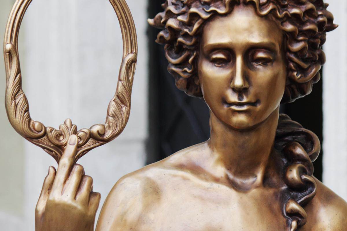  Bronzana statua Afrodite 