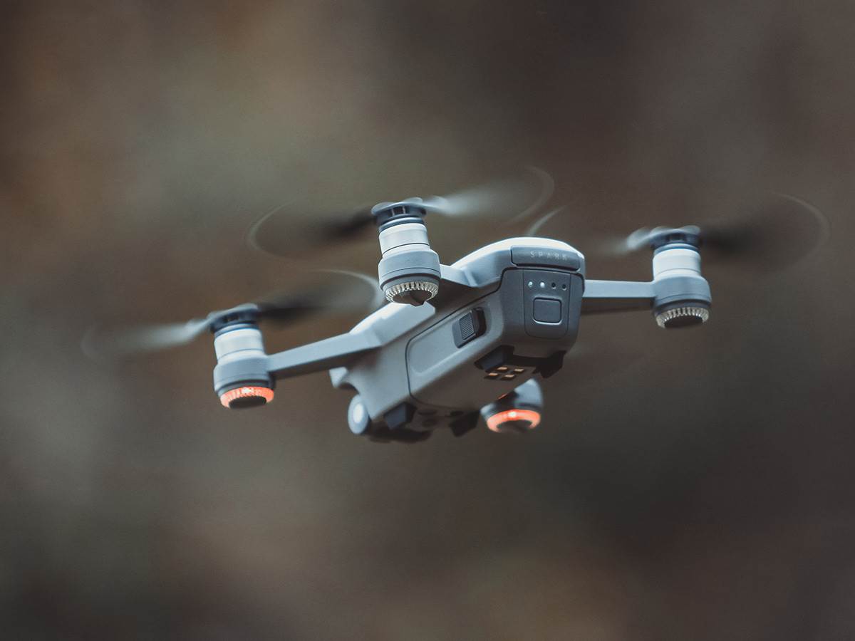  roj dronova leti sinhronizovani 