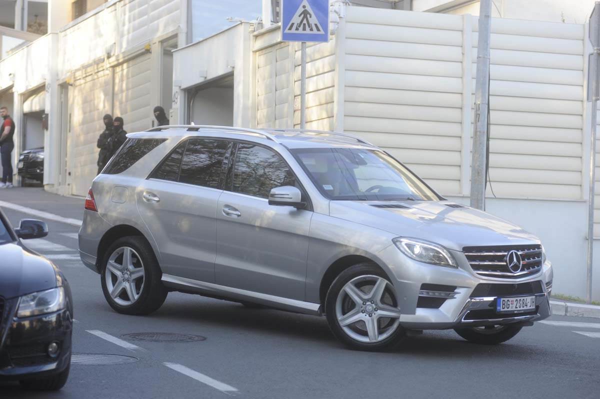 saricu oduzeli jos dva automobila    saricu oduzeli jos dva automobila