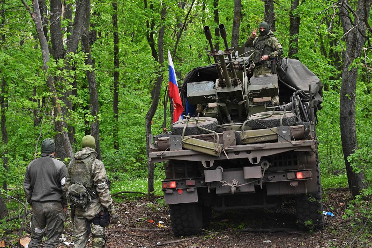  Rusi prjete ukrajinskim vojnicima 