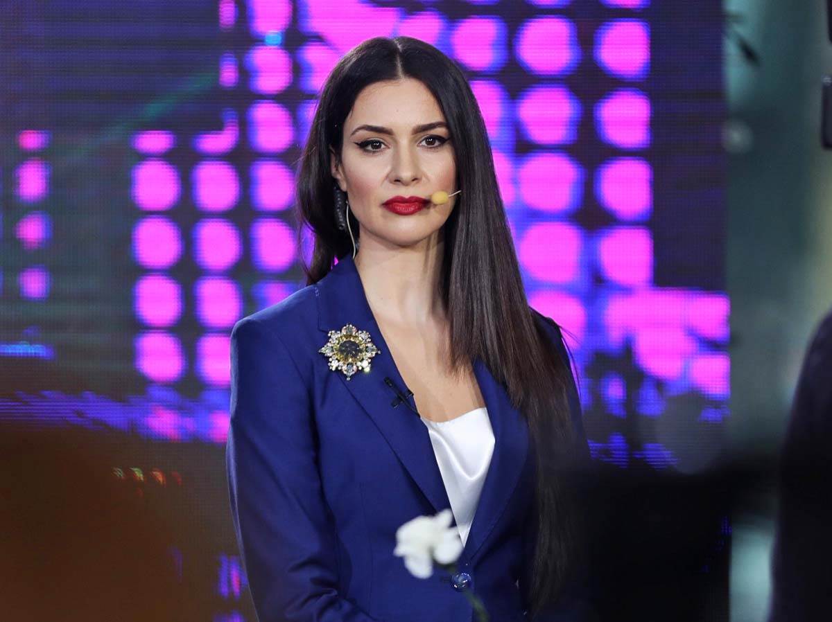  Dragana Kosjerina raspametila je gledaoce kviza "Ja volim Srbiju" izazovnom haljinom 