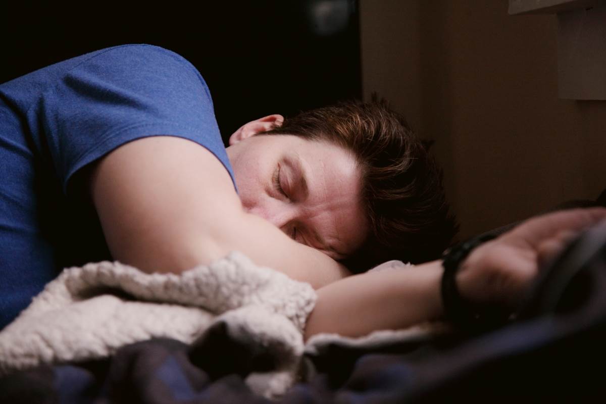  Psiholozi objasnili zašto se trzamo u snu 