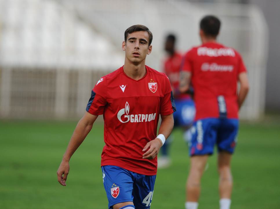 Crvena zvezda prodala Andriju Radulovića 